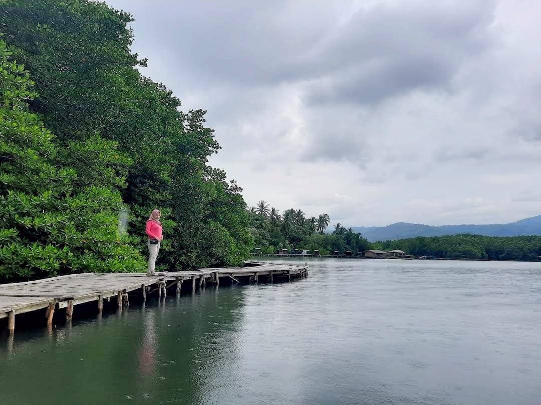 Pantai Dewi Mandapa Pesawaran Lampung