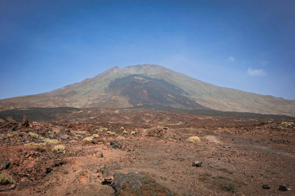ilustrasi gunung tidur