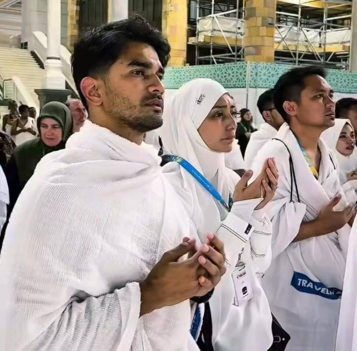 potret Tyas Mirasih umrah pertama kali bersama suami