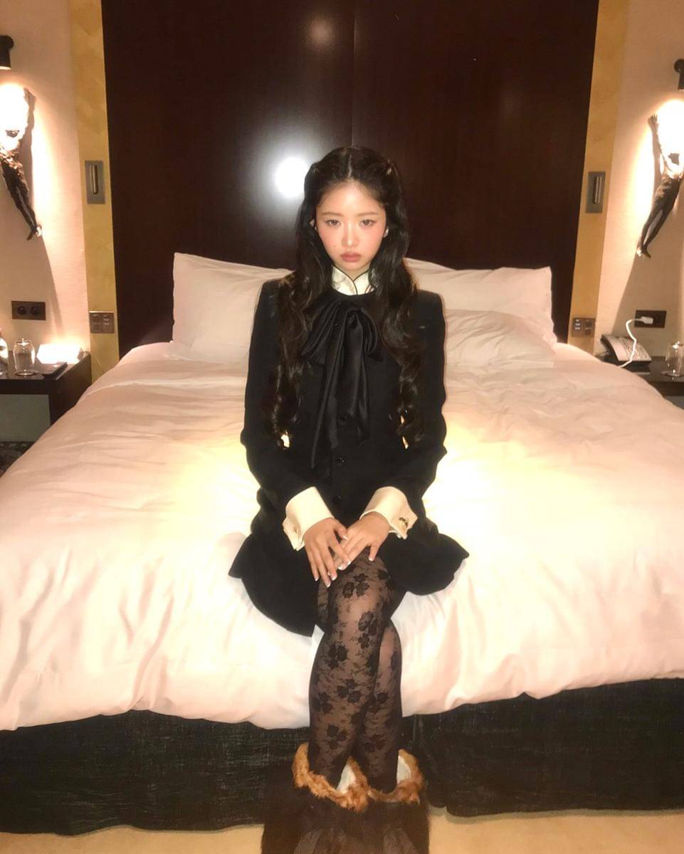 OOTD serba hitam ala Rei IVE
