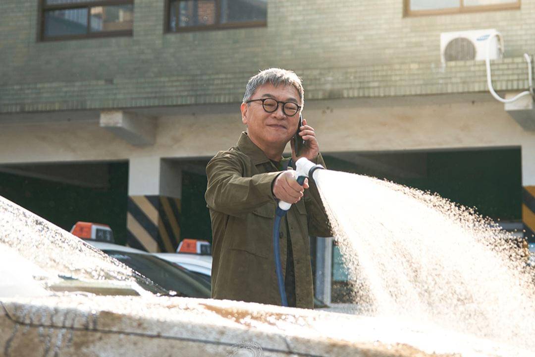 potret Kim Eui Sung di still cuts Taxi Driver 3.