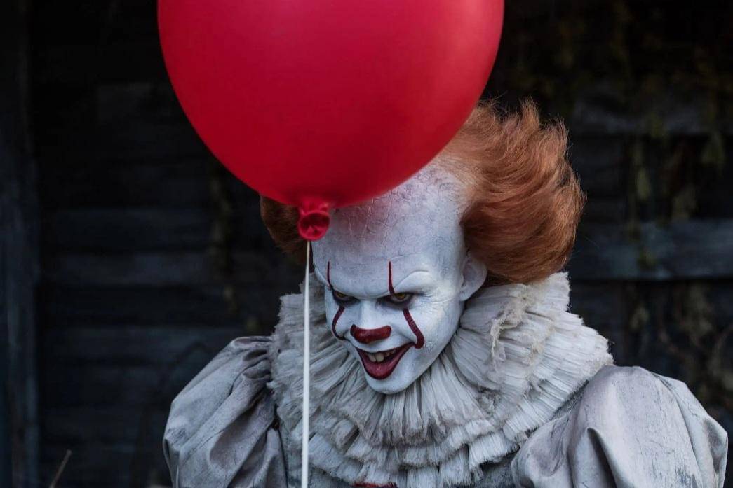 cuplikan adegan yang diperankan Bill Skarsgård dalam film It