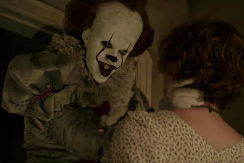 cuplikan adegan yang diperankan Bill Skarsgård dalam film It