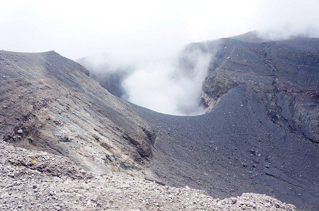 Potret kawah Marapi dari jarak dekat