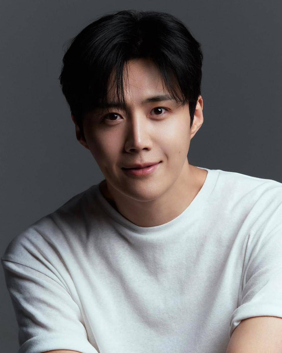 potret Kim Seon Ho
