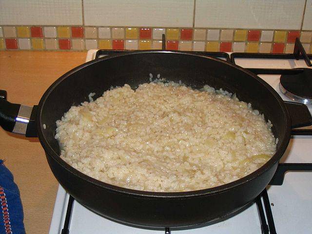 ilustrasi masak risotto