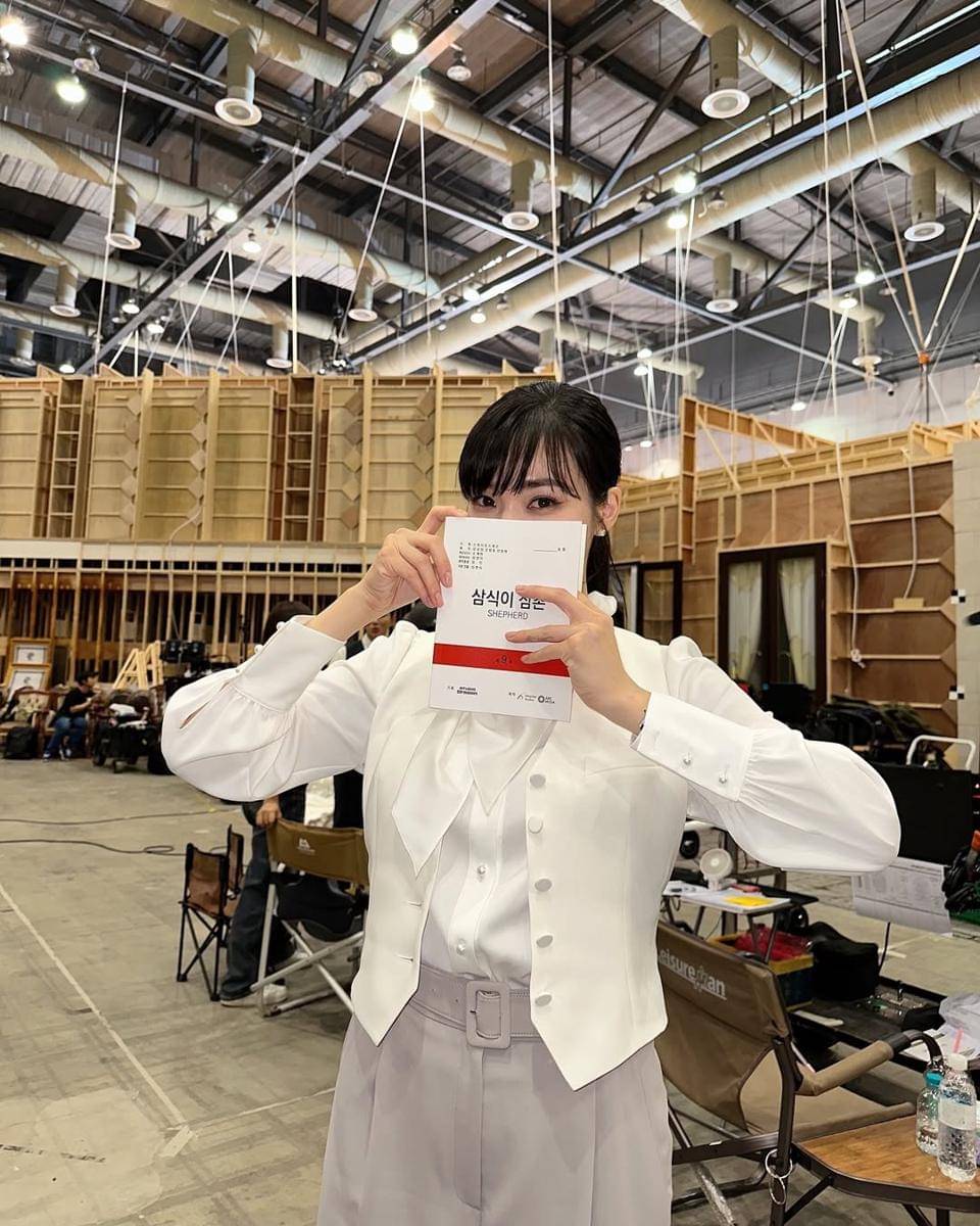 padu padan outfit putih ala Tiffany SNSD