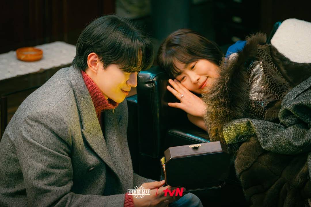 still cut drama Korea Typhoon Family
