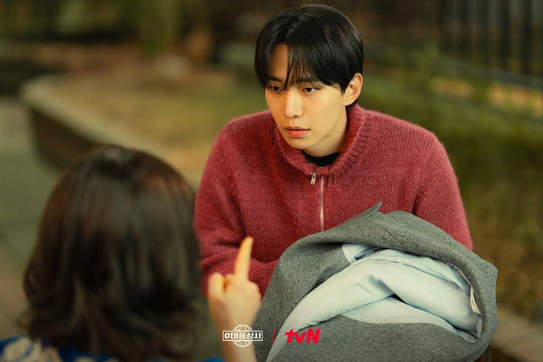 still cut drama Korea Typhoon Family