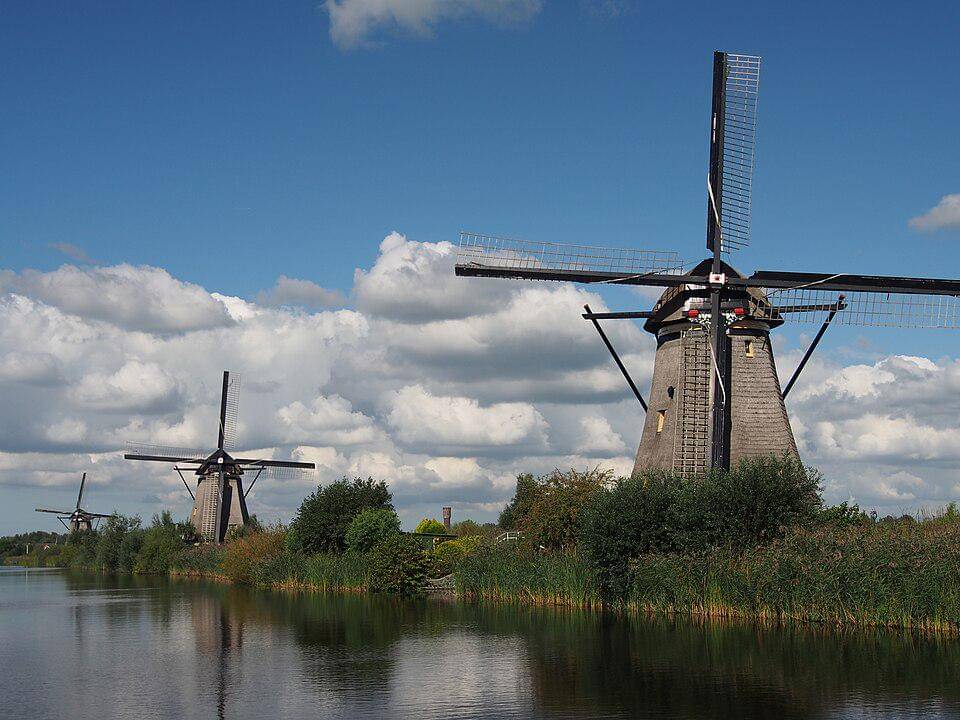 deretan kincir angin yang ada di Kinderdijk