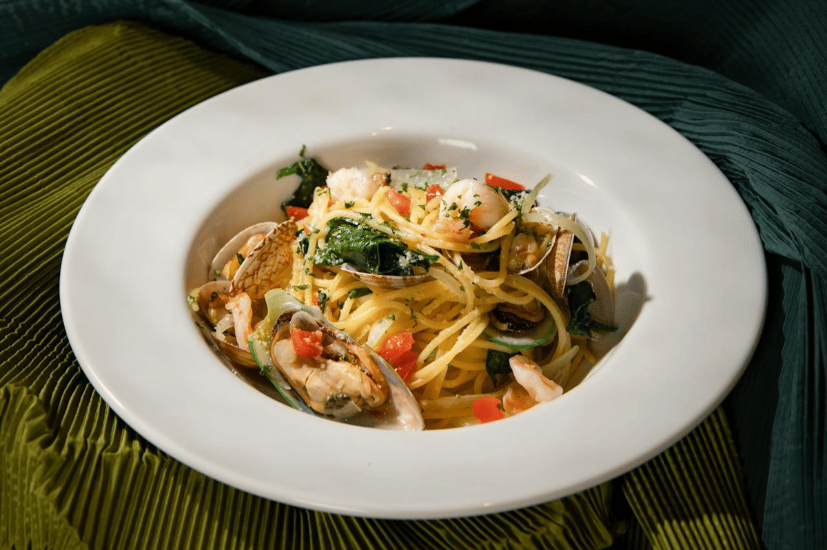 ilustrasi linguine sosis kerang