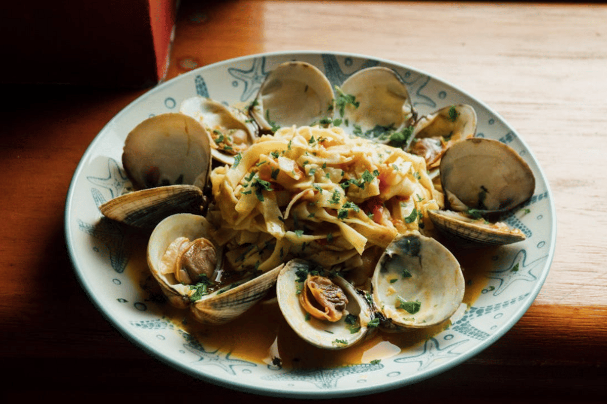 ilustrasi linguine sosis kerang
