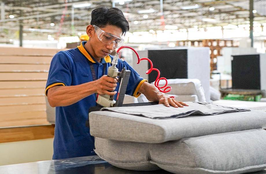 Kegiatan produksi dari Kawan Lama Manufacturing