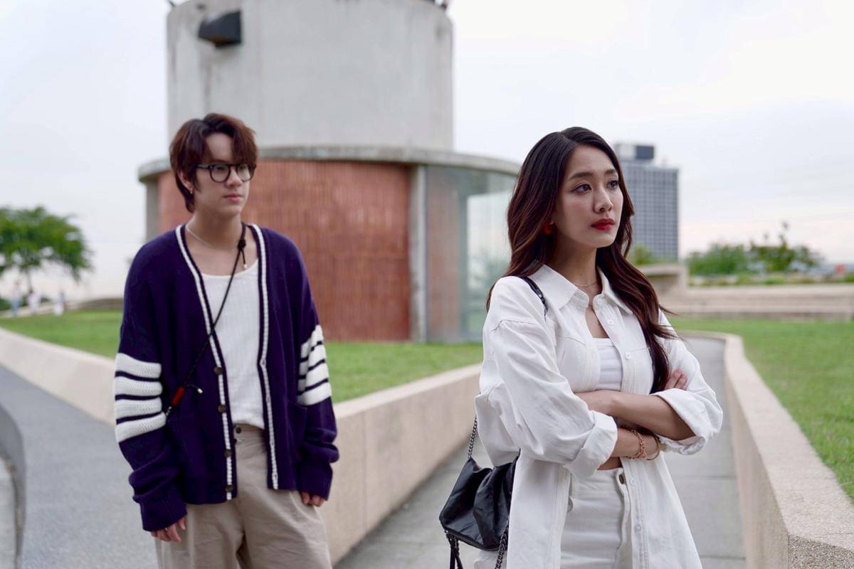 Mind 4EVE dalam cuplikan I Love 'A Lot Of' You.