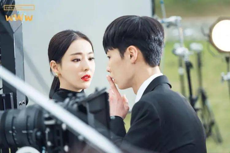 cuplikan drama Search: WWW