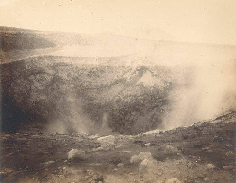 Potret kawah puncak Marapi