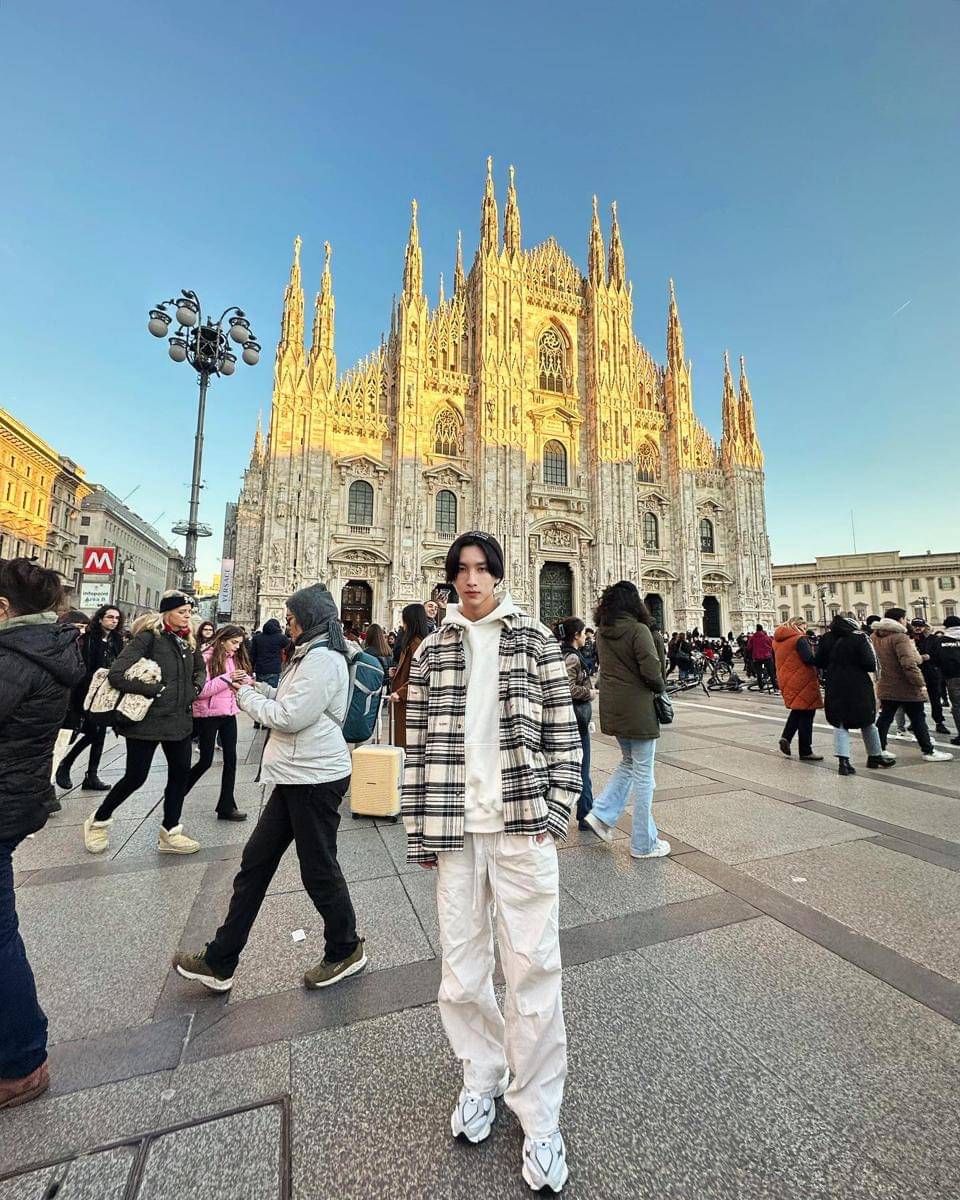 kombinasi hoodie biar stylish ala Noeul Nuttarat