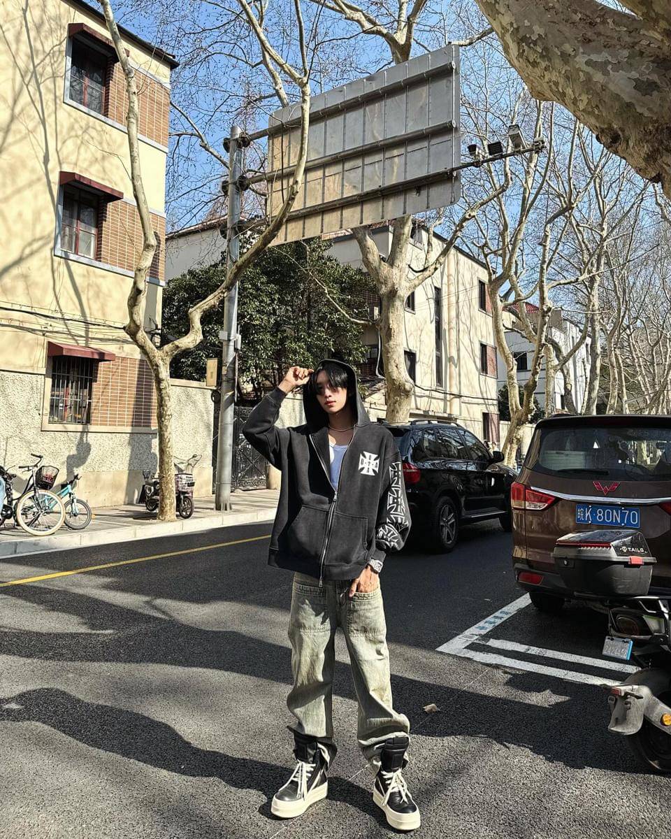 cara mainin hoodie biar catchy ala Noeul Nuttarat