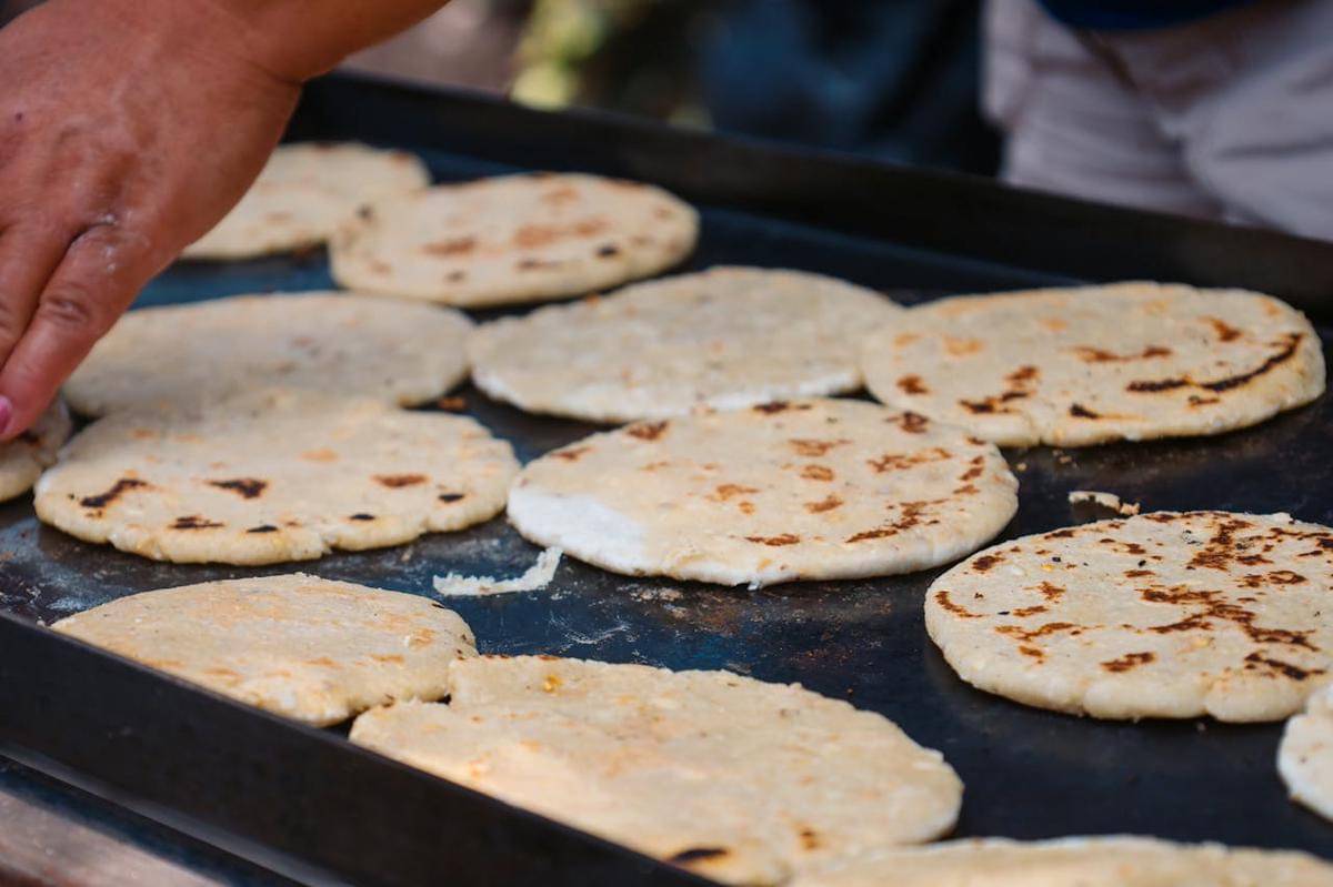 ilustrasi memasak arepa