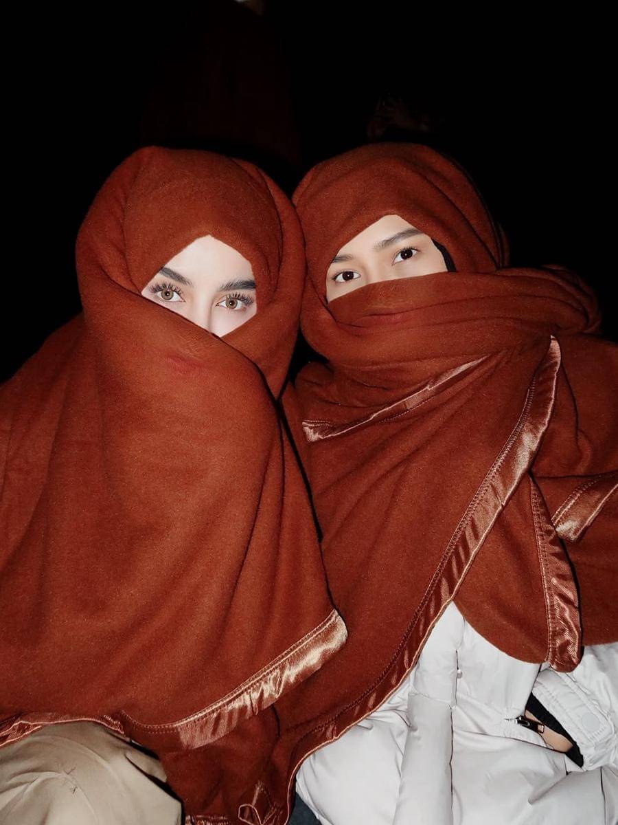 Emy Aghnia Liburan ke Gunung Bromo bareng sahabat