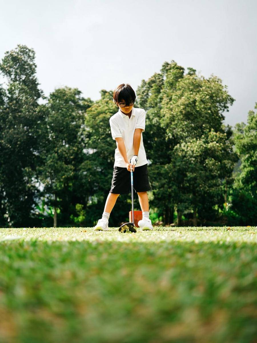 Dia Sekala Bumi saat main golf