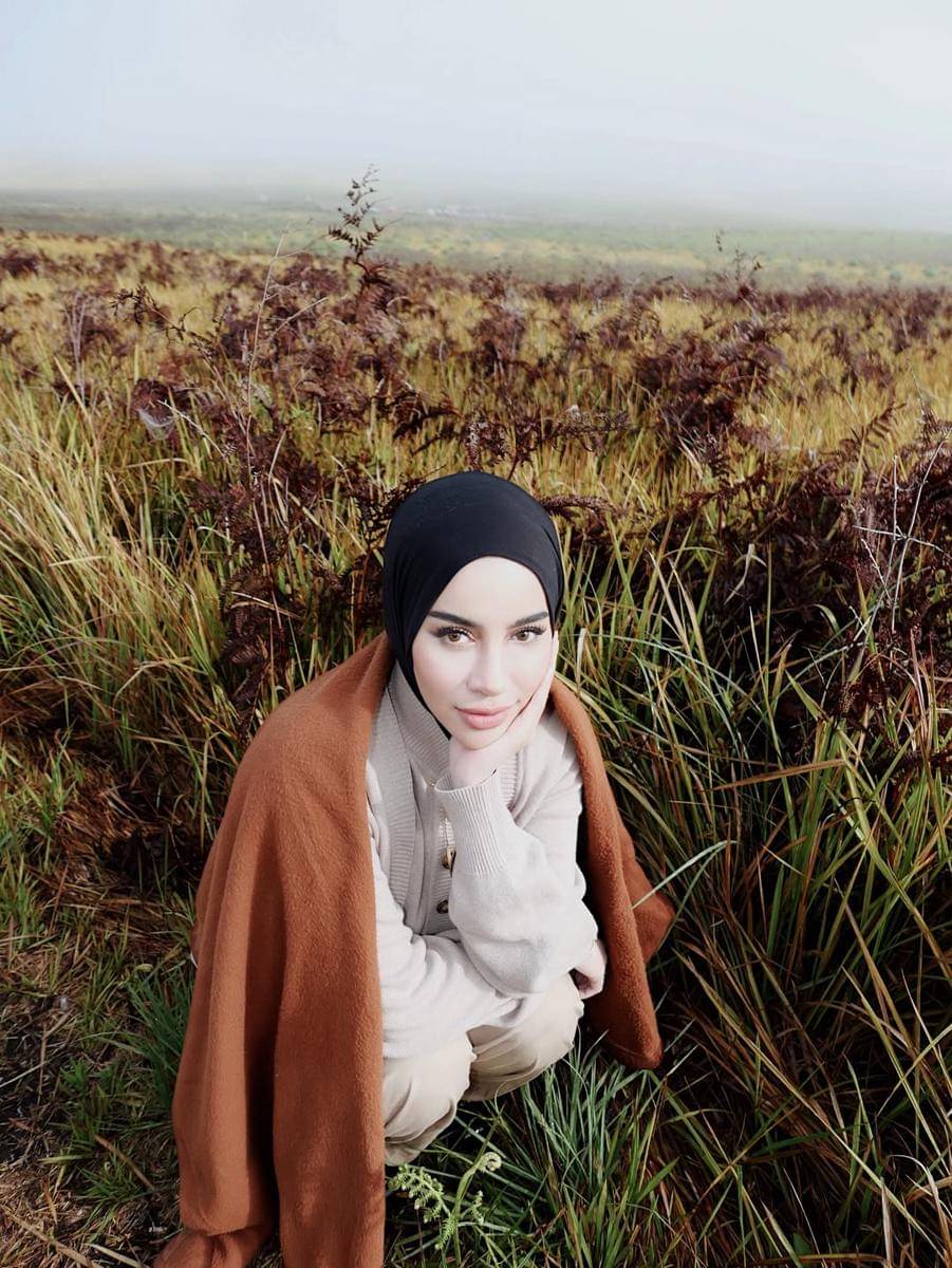 Emy Aghnia Liburan ke Gunung Bromo bareng sahabat