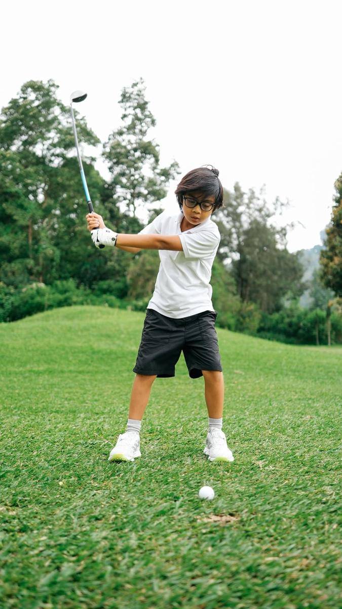 Dia Sekala Bumi saat main golf