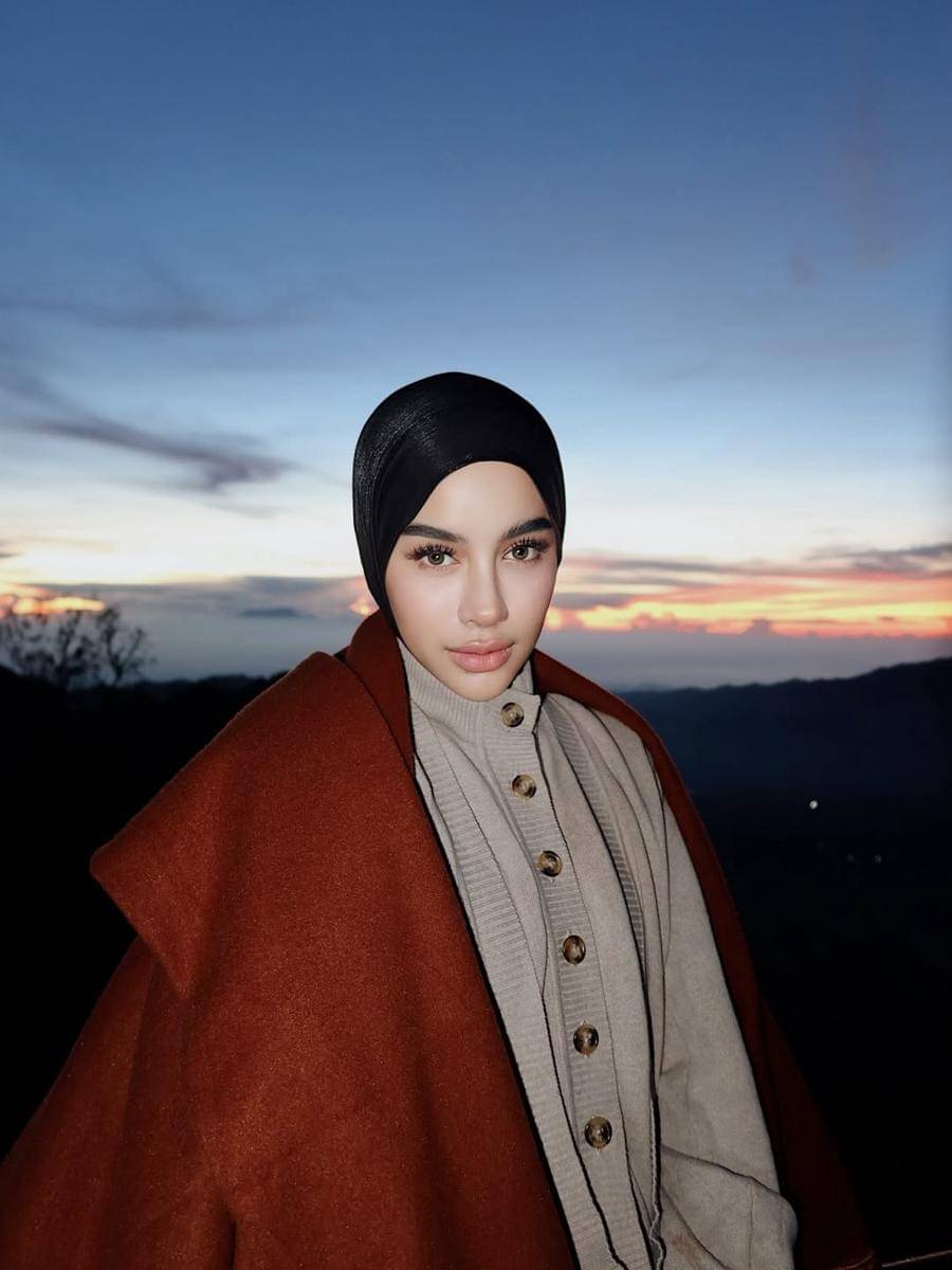 Emy Aghnia Liburan ke Gunung Bromo bareng sahabat