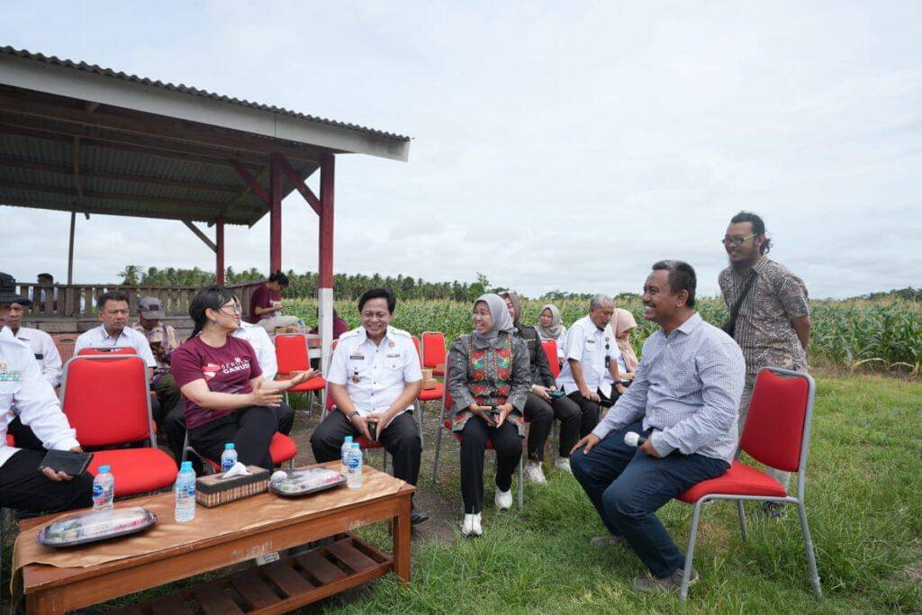 Rektor Unila, Prof. Lusmeilia Afriani dan Wakil Menteri Pendidikan Sains dan Teknologi, Prof. Stella, Meninjau Langsung Lokasi Lahan Pembangunan Sekolah Garuda di Provinsi Lampung