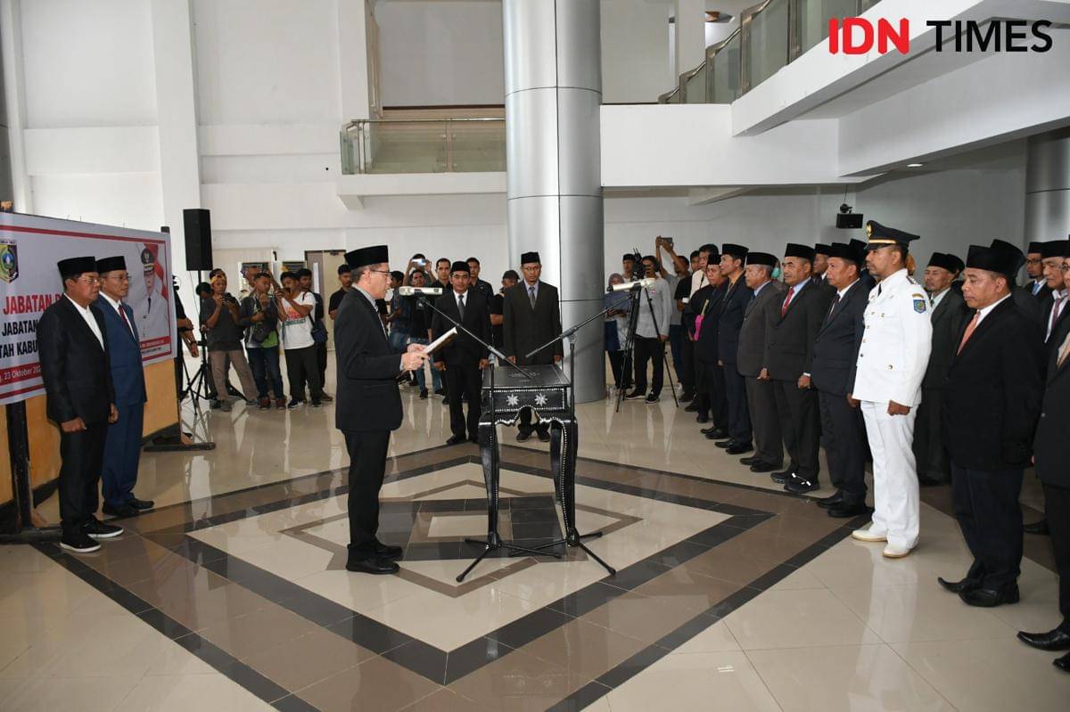 Sumpah pelantikan pejabat yang di mutasi