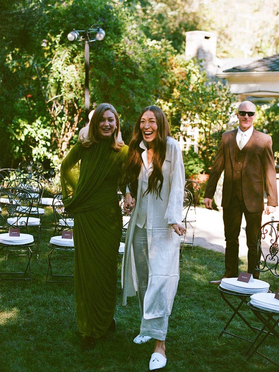 Gigi dan Bella Hadid di pernikahan kakak