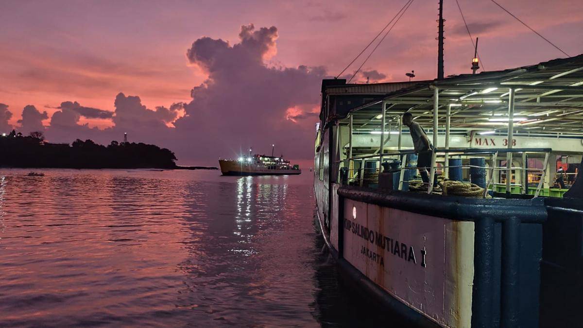 Kondisi 2 kapal yang mengalami keadaam darurat di Pelabuhan Padangbai
