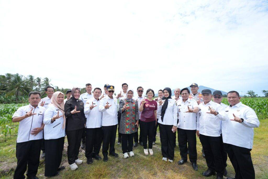 Rektor Unila, Prof. Lusmeilia Afriani dan Wakil Menteri Pendidikan Sains dan Teknologi, Prof. Stella, Meninjau Langsung Lokasi Lahan Pembangunan Sekolah Garuda di Provinsi Lampung