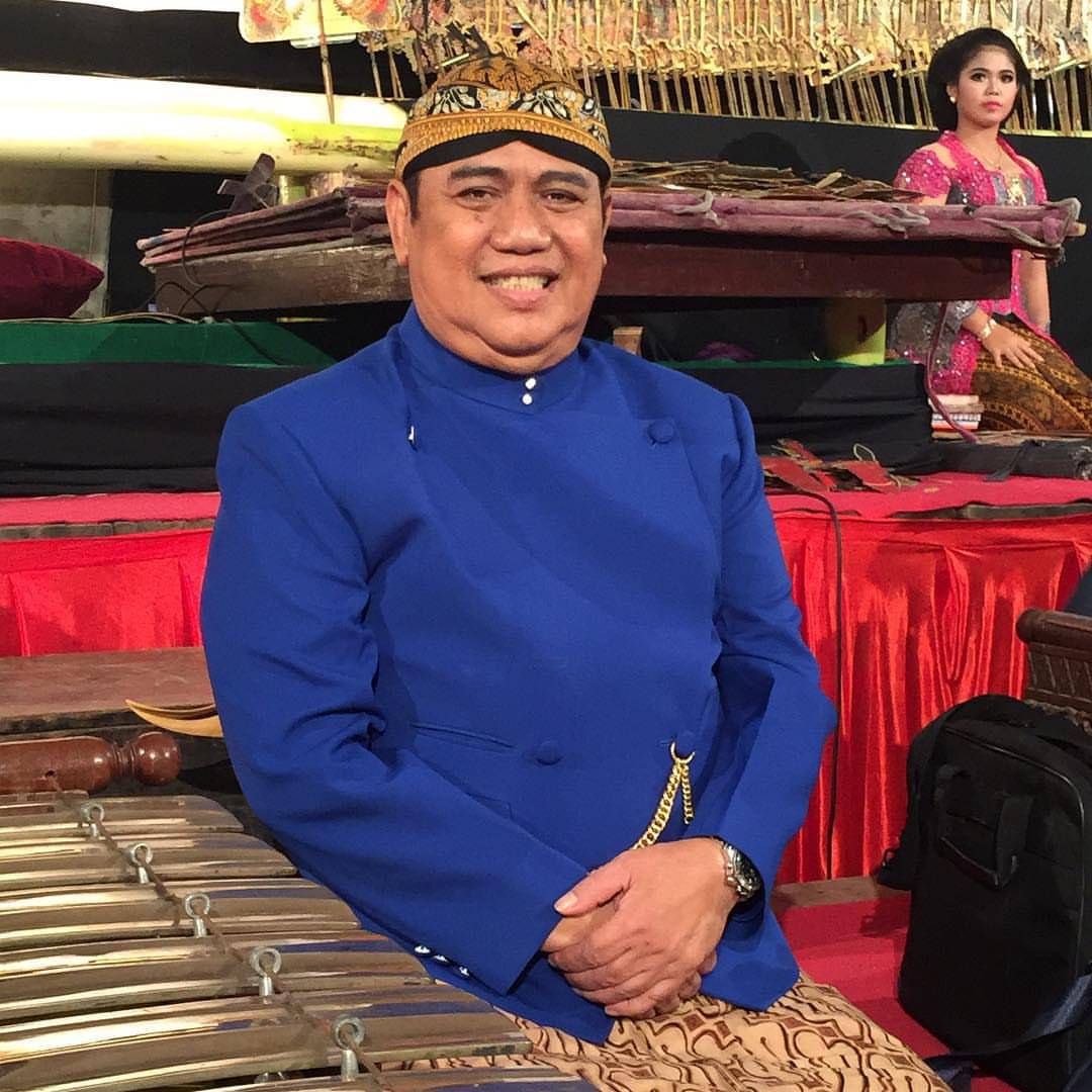 Dalang Ki Anom Suroto saat pentas wayang kulit. (Instagram.com/anomsuroto48)