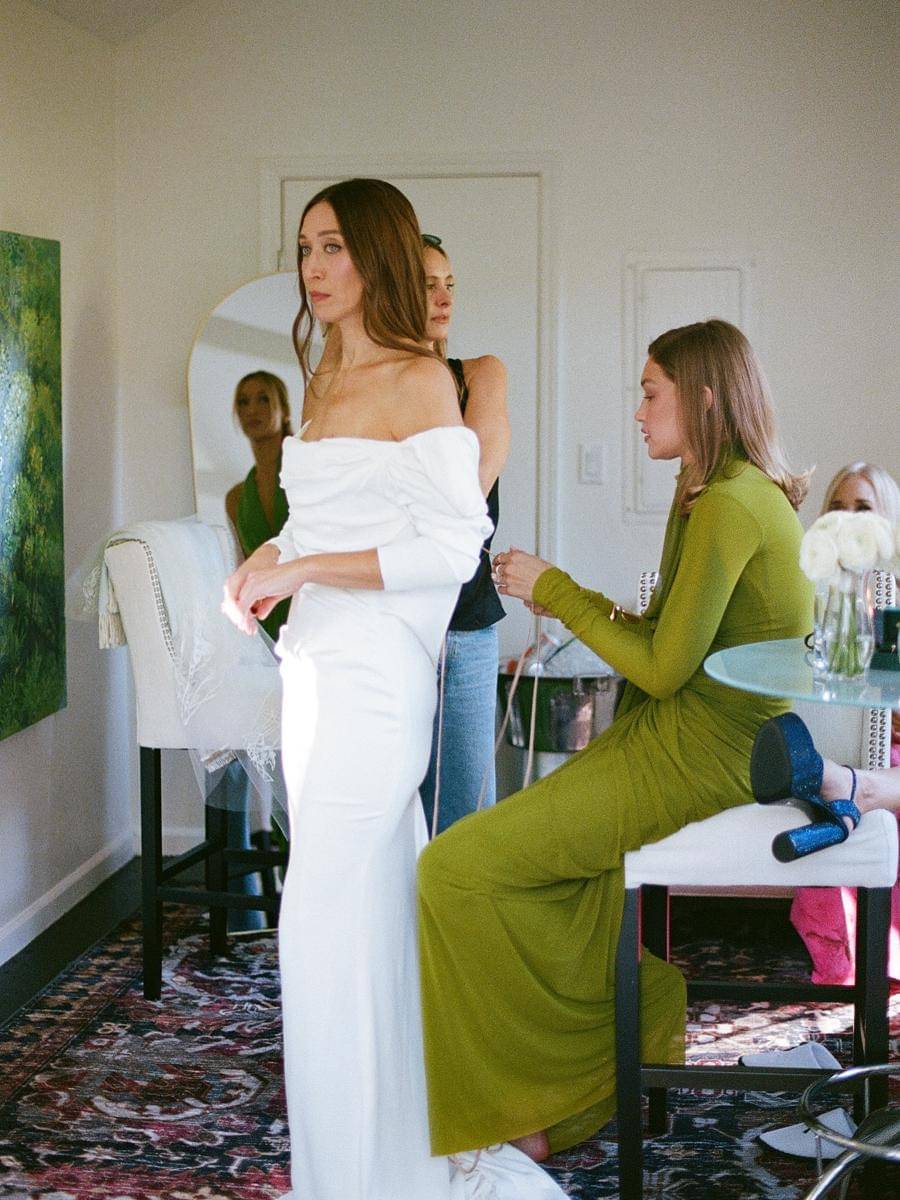 Gigi dan Bella Hadid di pernikahan kakak
