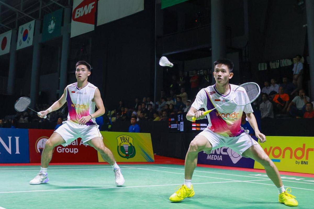 Ganda putra Indonesia, Raymond Indra/Nikolaus Joaquin saat beraksi di turnamen wondr by BNI Indonesia Masters 2025 di GOR PBSI Sumut, Rabu (22/10/2025) (dok.PBSI)
