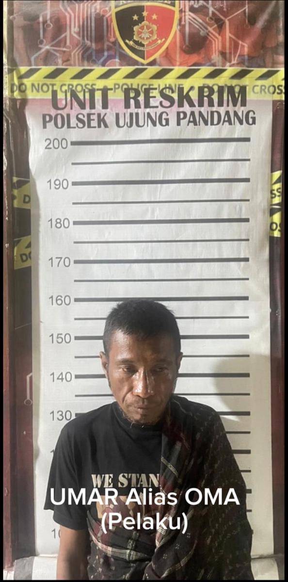 Umar alias Oma (45), pria diduga ODGJ ditangkap polisi karena membacok seorang juru parkir, Rabu (22/10/2025) malam/Istimewa