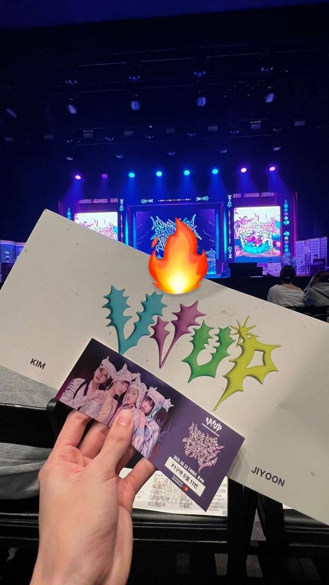 Loudi Upload Foto Dirinya Datang ke Comeback Showcase VVUP