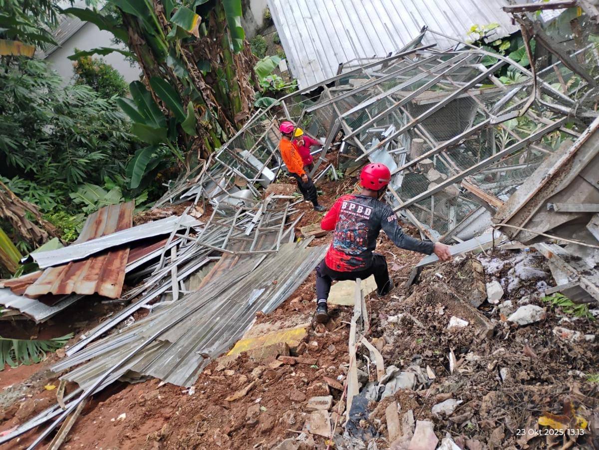 Tanah longsor landa wilayah Bakti Jaya Tangsel