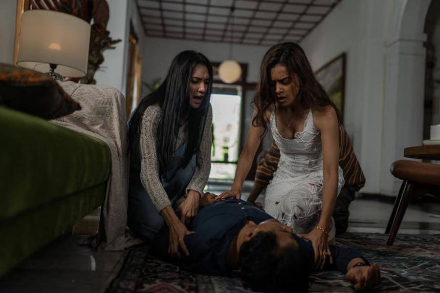 potongan gambar film Abadi Nan Jaya