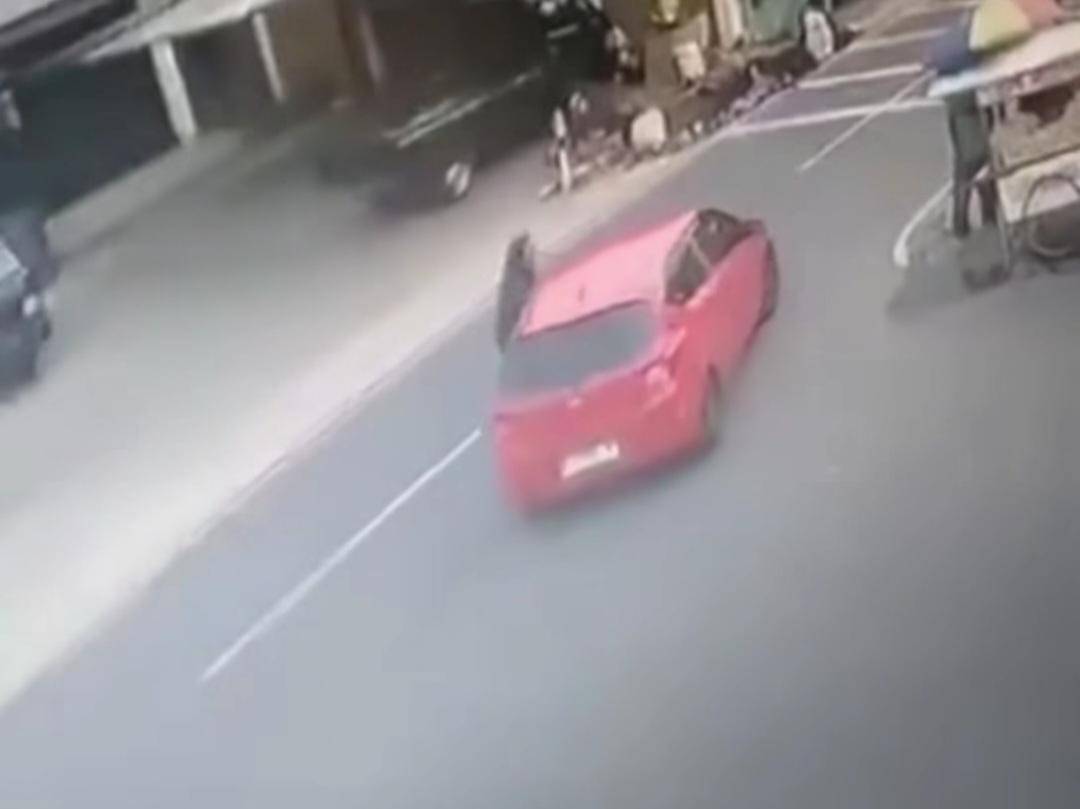 Rekaman CCTV pengendara Honda Brio merah diduga tak membayar usai mengisi Pertalite di SPBU Rempoa, Tangerang Selatan