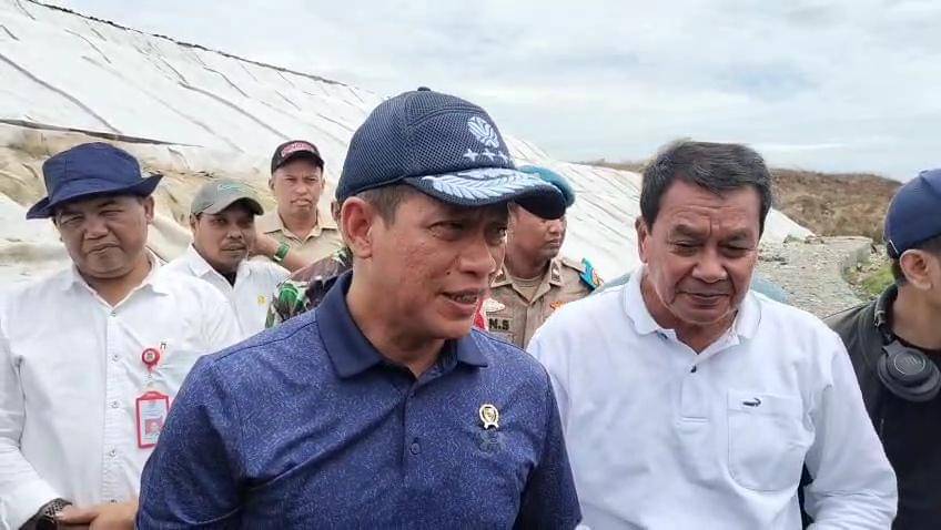 Menteri Lingkungan Hidup, Hanif Faisol mengecek TPA Jatiwaringin, Kabupaten Tangerang