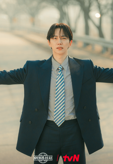 cuplikan drama Typhoon Family 