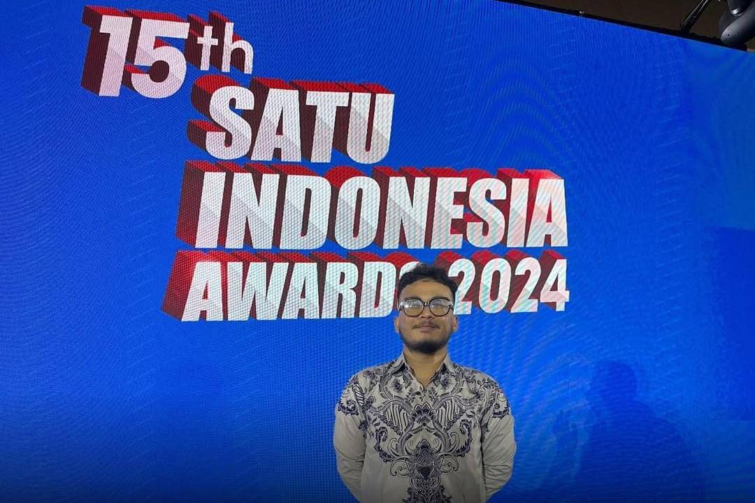 Reza Riyady Pragita (pemenang SATU Indonesia Awards 2022) menghadiri acara SATU Indonesia Awards 2024.