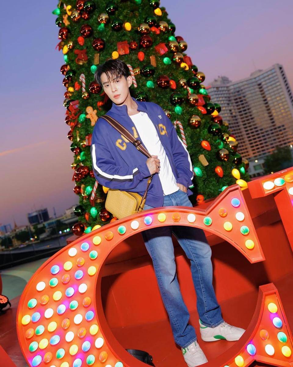Outfit Pakai Tas ala Tod Panapong