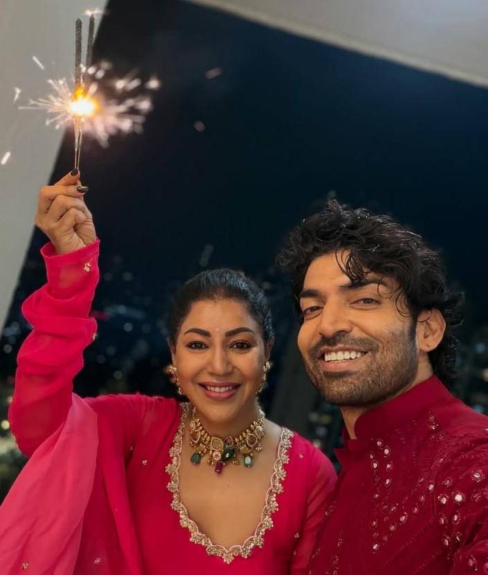 Debina Bonnerjee dan suami
