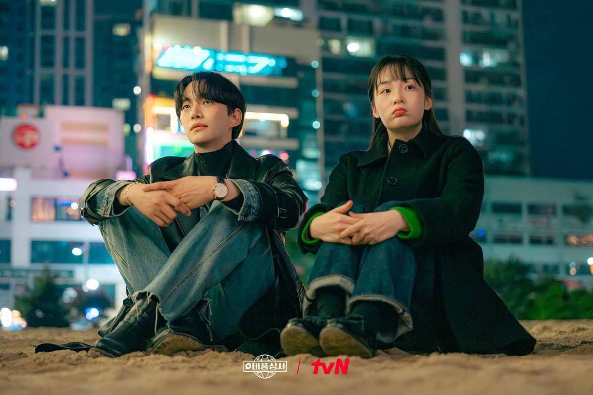 Cuplikan drama Korea Typhoon Family 