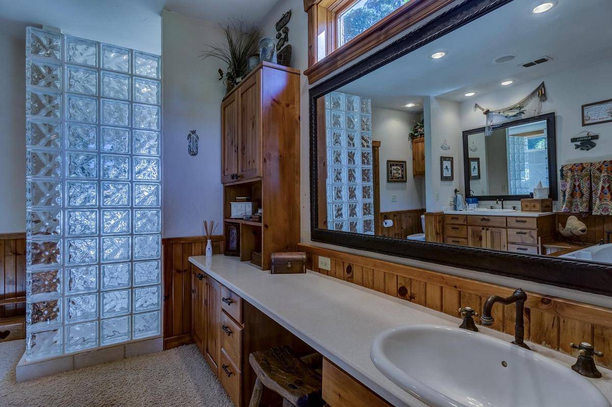 ilustrasi kamar mandi hotel 