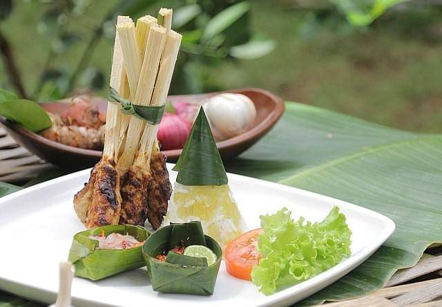 ilustrasi sate lilit
