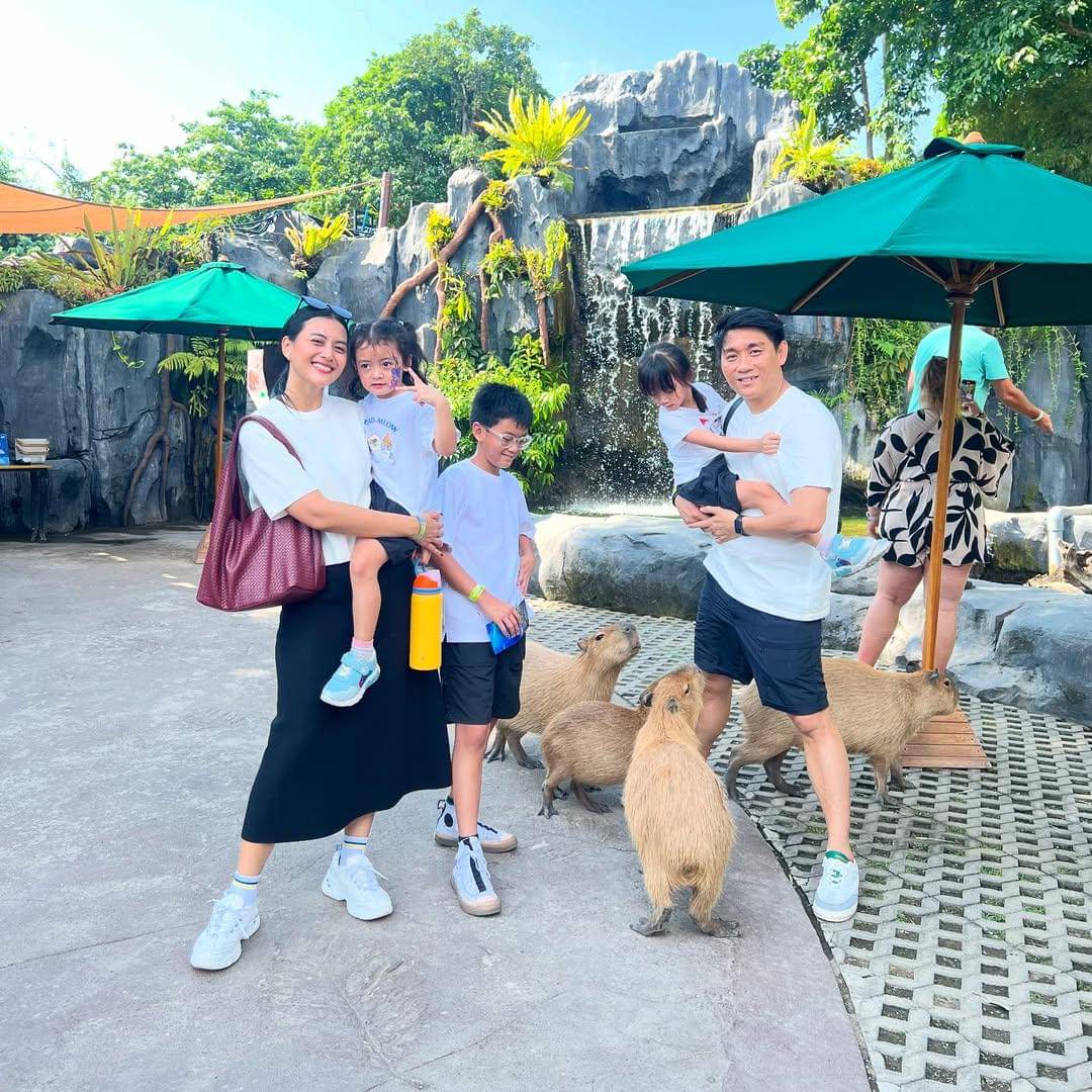 keluarga Cynthia Wijaya dan Riedhan ke Bali safari
